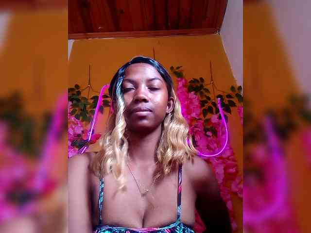 Sahsahsexy webcam