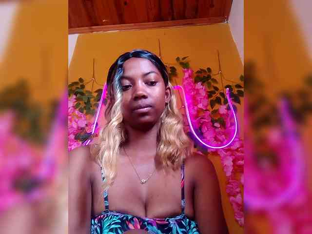 Sahsahsexy webcam