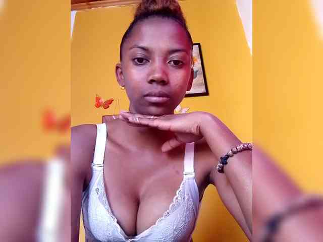Sahsahsexy Live Webcam on BongaCams
