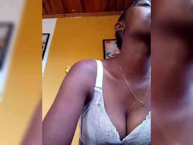 Sahsahsexy Live Webcam on BongaCams