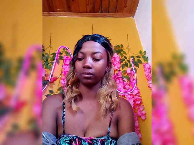 Sahsahsexy Live Webcam on BongaCams