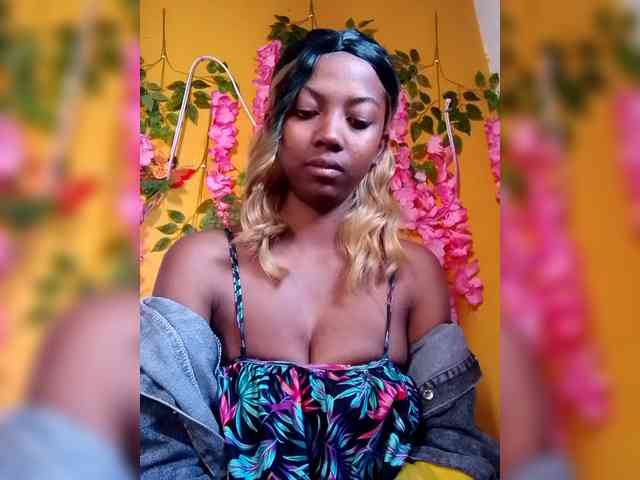 Sahsahsexy Live Webcam on BongaCams