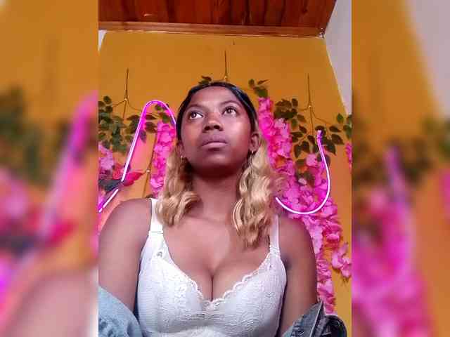 Modèle: Sahsahsexy