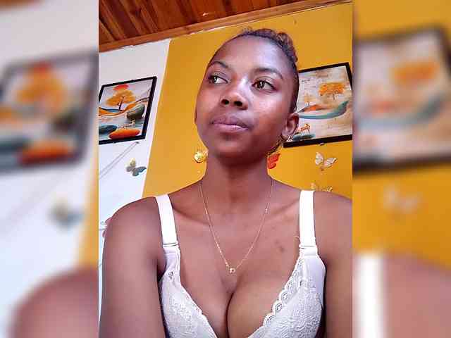 Sahsahsexy Live Webcam on BongaCams