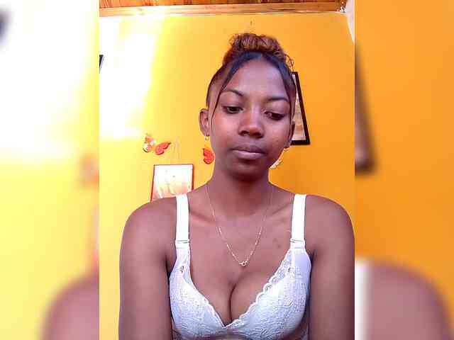 Sahsahsexy Live Webcam on BongaCams