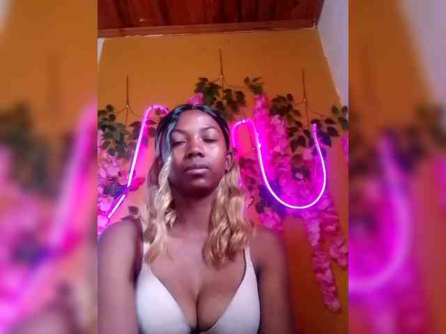 Sahsahsexy webcam