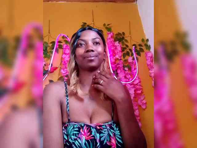 Sahsahsexy Live Webcam on BongaCams