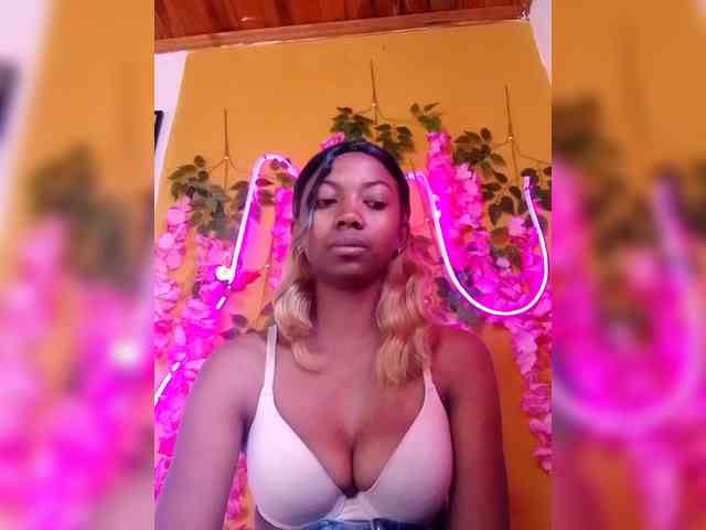 Sahsahsexy webcam
