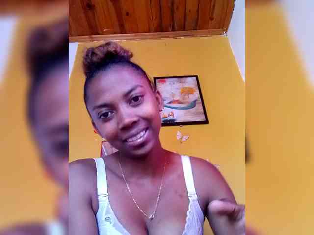 Sahsahsexy Live Webcam on BongaCams
