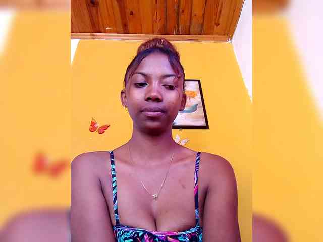 Sahsahsexy Live Webcam on BongaCams