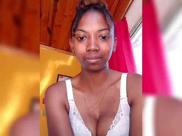 Sahsahsexy Live Webcam on BongaCams