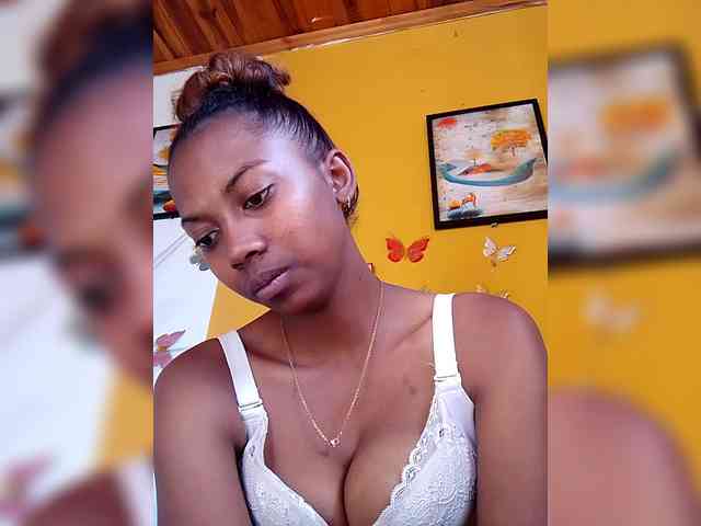 Sahsahsexy Live Webcam on BongaCams