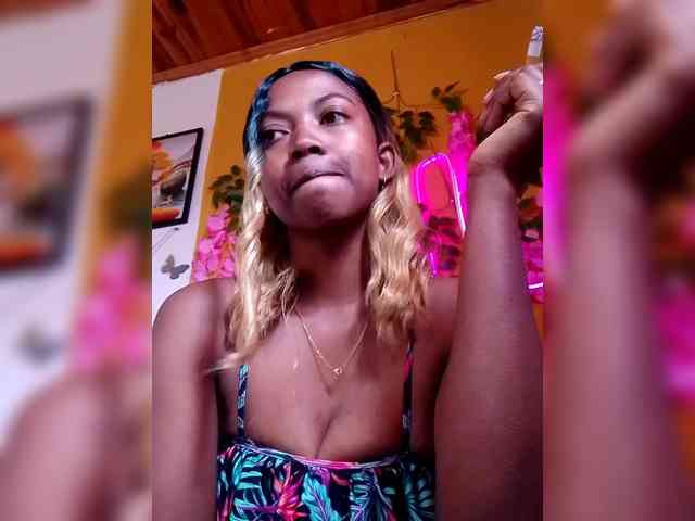 Sahsahsexy webcam