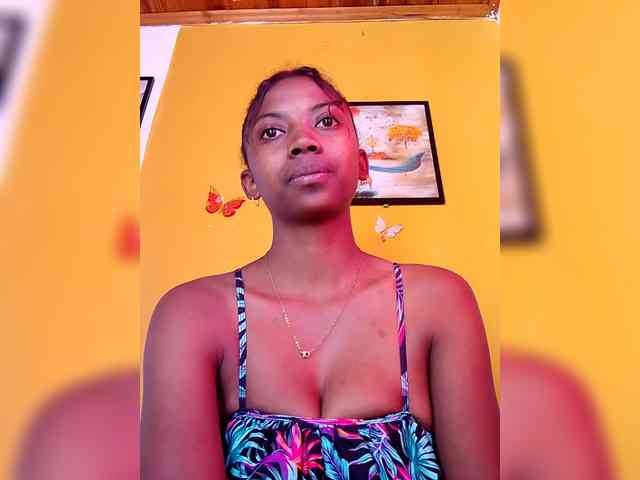 Sahsahsexy Live Webcam on BongaCams
