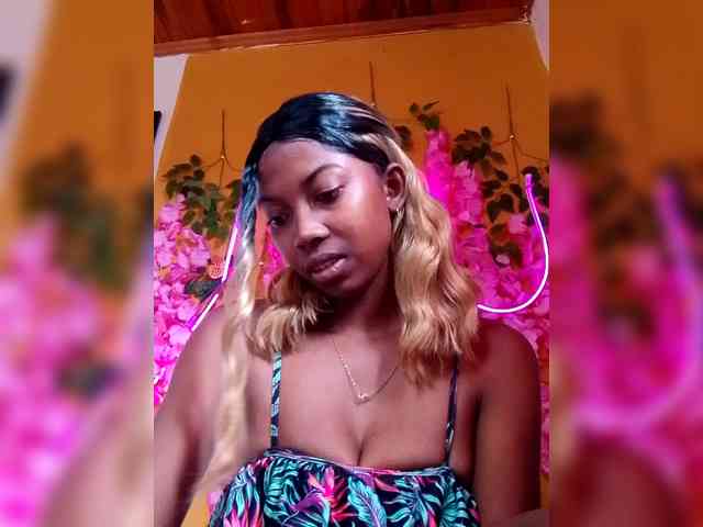 Sahsahsexy webcam