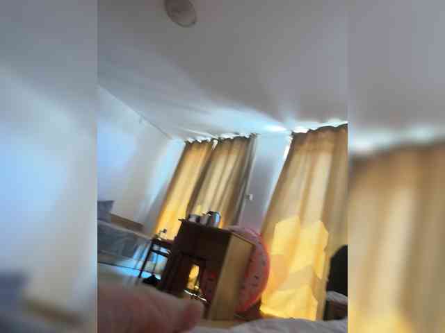 KiraTey webcam