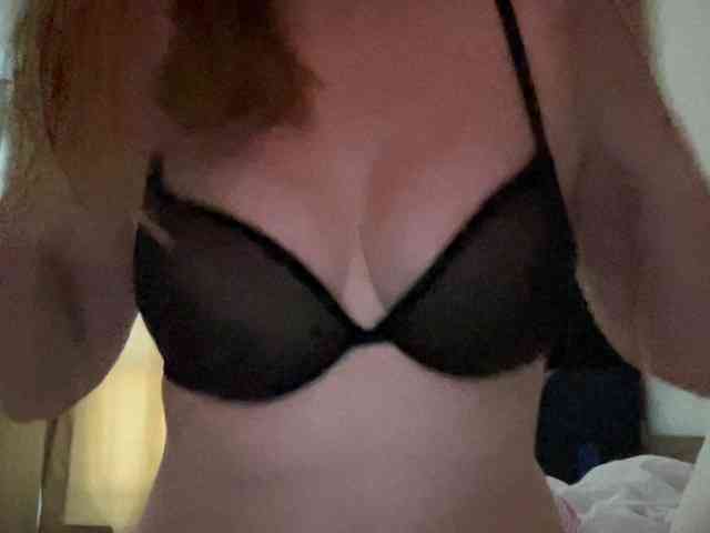 KiraTey webcam