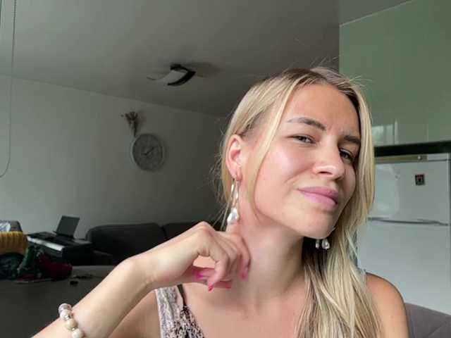 JenevaOcana live cam on BongaCams