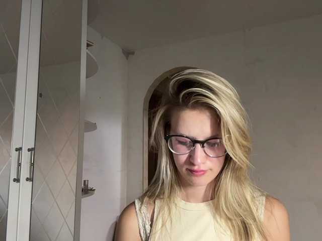 JenevaOcana live cam on BongaCams