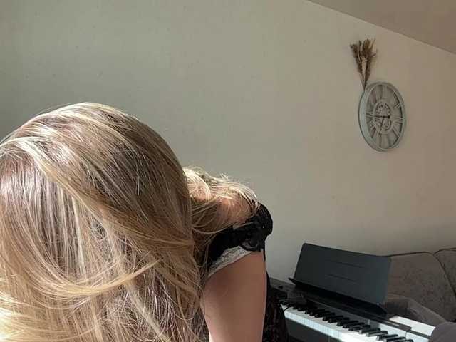 JenevaOcana live cam on BongaCams