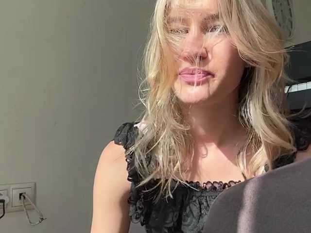 JenevaOcana live cam on BongaCams