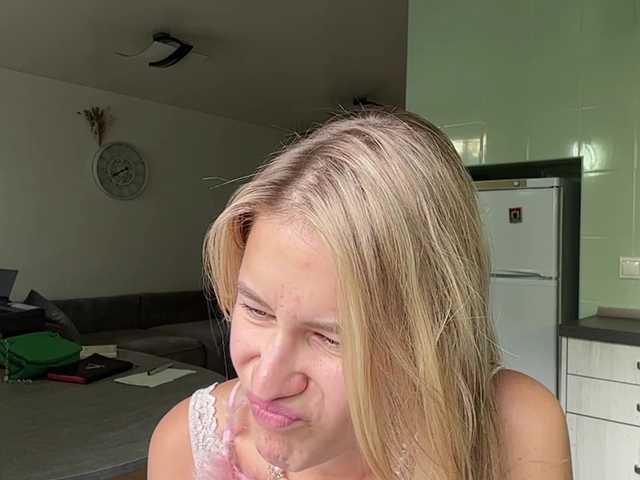 JenevaOcana live cam on BongaCams