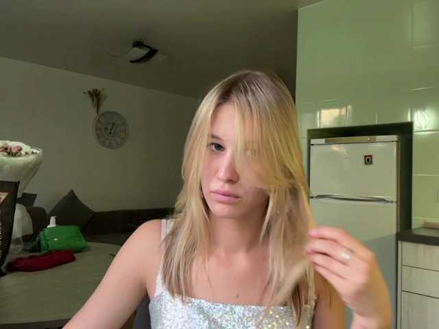JenevaOcana live cam on BongaCams