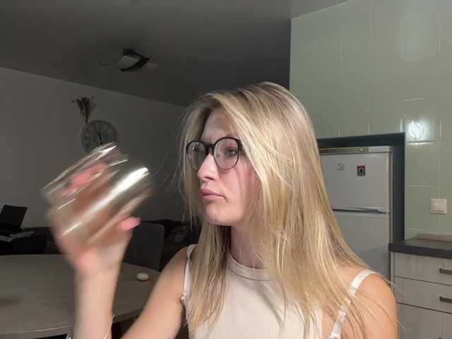 JenevaOcana live cam on BongaCams