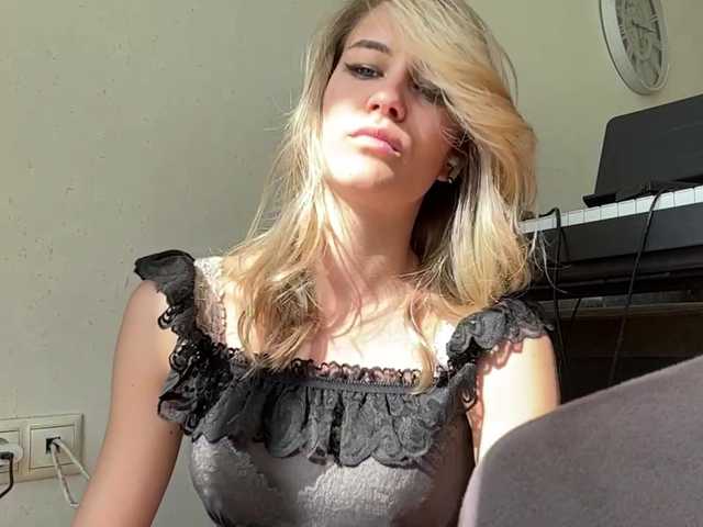 JenevaOcana live cam on BongaCams