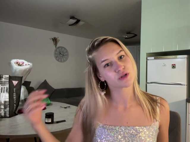 JenevaOcana live cam on BongaCams