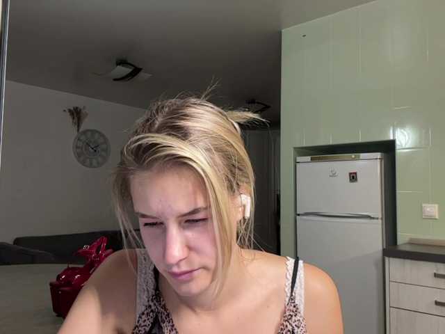 JenevaOcana live cam on BongaCams
