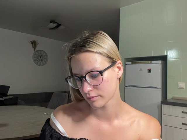 JenevaOcana live cam on BongaCams