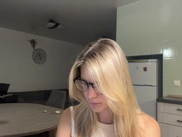 JenevaOcana live cam on BongaCams
