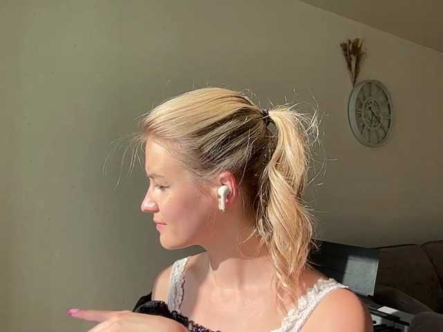 JenevaOcana live cam on BongaCams
