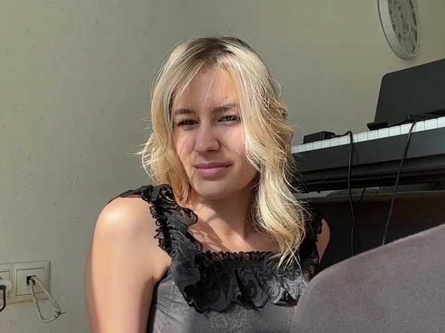 JenevaOcana live cam on BongaCams