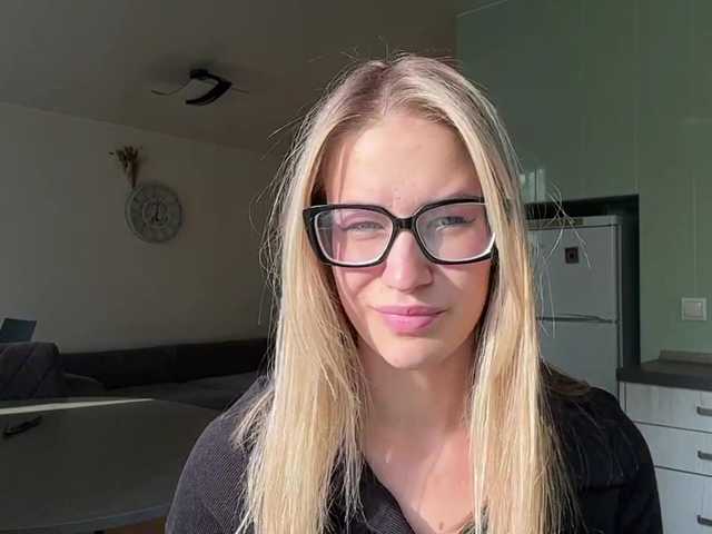 JenevaOcana live cam on BongaCams
