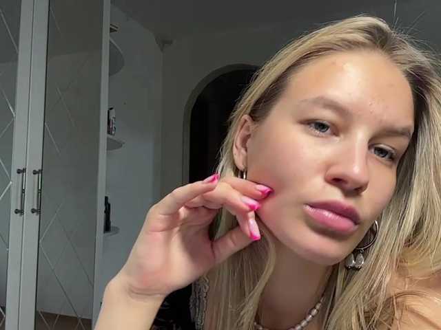 JenevaOcana live cam on BongaCams