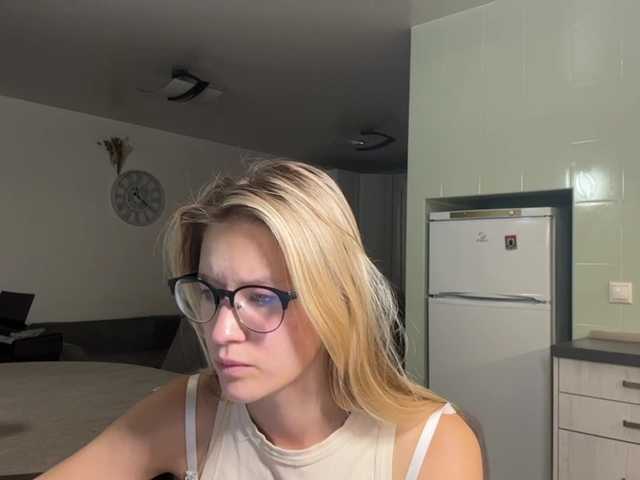 JenevaOcana live cam on BongaCams
