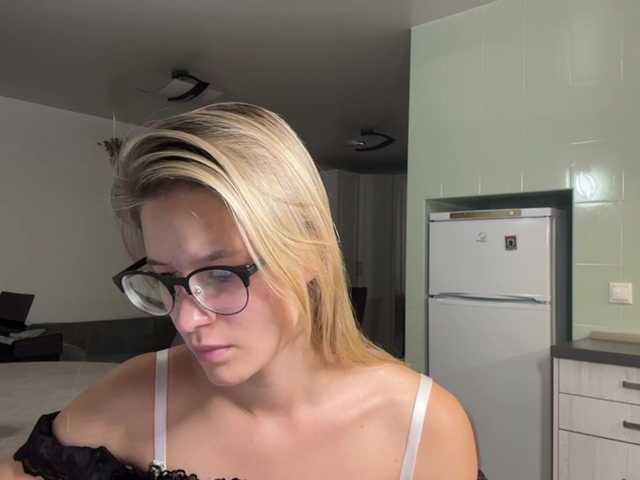 JenevaOcana live cam on BongaCams
