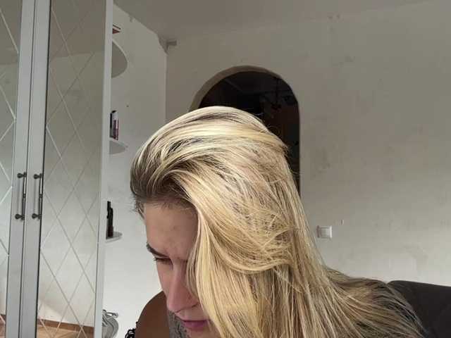 JenevaOcana live cam on BongaCams