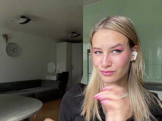 JenevaOcana live cam on BongaCams
