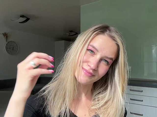 JenevaOcana live cam on BongaCams