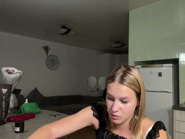 JenevaOcana live webcam show