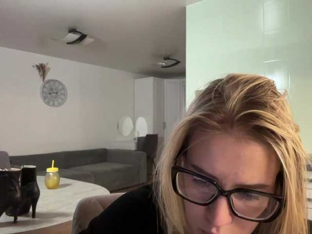 JenevaOcana live cam on BongaCams