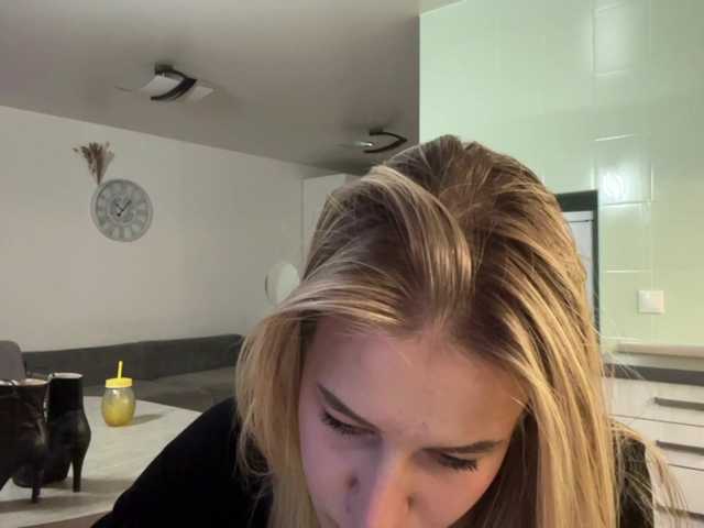 JenevaOcana live cam on BongaCams