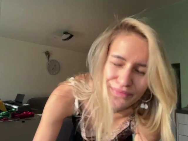 JenevaOcana live cam on BongaCams