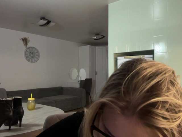 JenevaOcana live cam on BongaCams