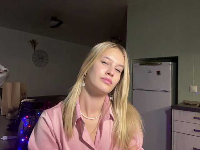 JenevaOcana live cam on BongaCams