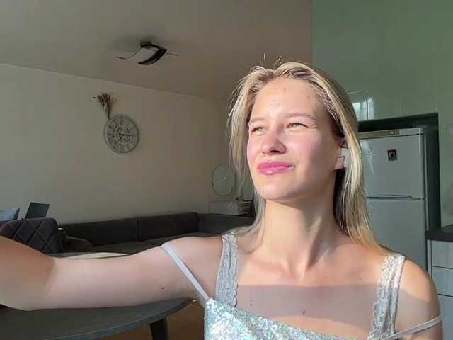 JenevaOcana live cam on BongaCams