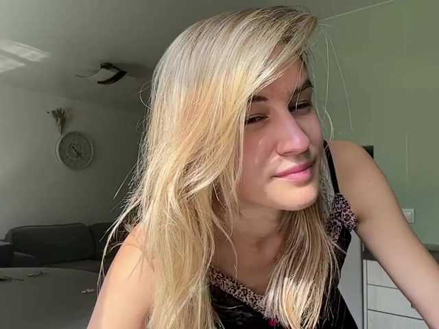 JenevaOcana live cam on BongaCams